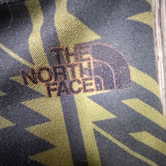 The North Face FlashDry Womens Crop Leggings Green Aztec Print Medium M Hiking G - Picture 3 of 8